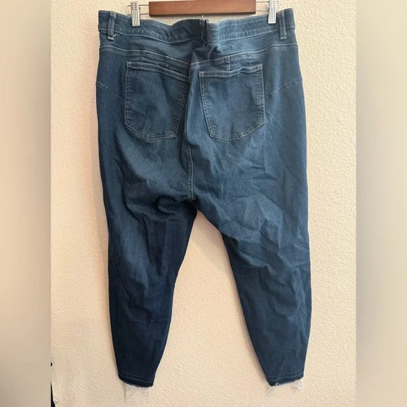 TORRID BOMBSHELL SKINNY JEANS - Picture 3 of 4